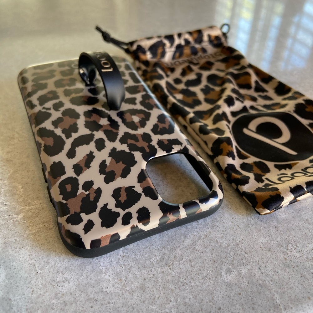 Leopard Loopy Case BRAND NEW NEVER USED iPhone 11